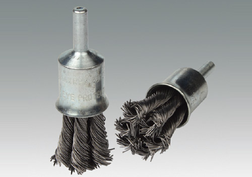 Knotted end brushes